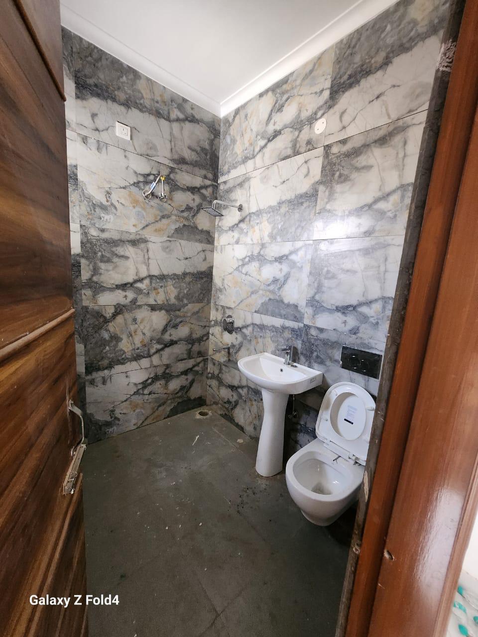 Ready To Move 2 BHK Flats Buildup in 103 Gaj